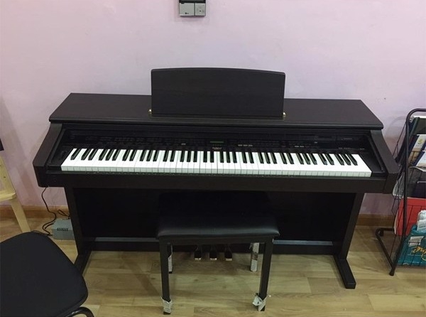 Roland KR 4700