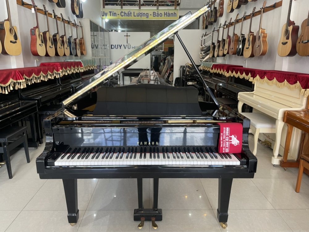 Grand piano Yamaha C3B